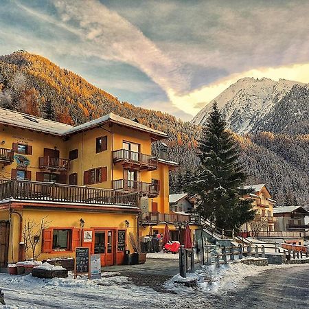 Hotel Le Nid De L'Aigle Champoluc Exterior foto