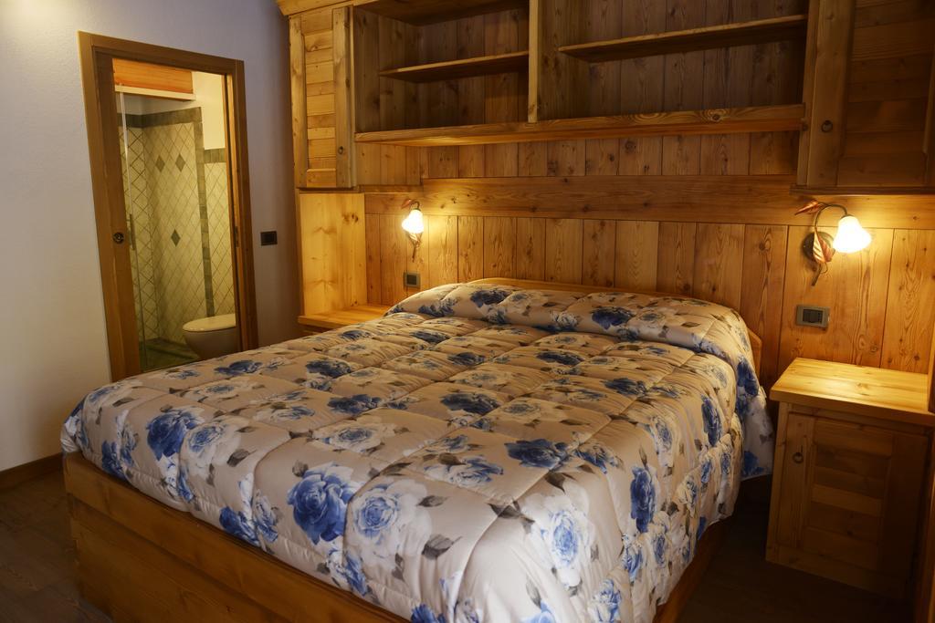 Hotel Le Nid De L'Aigle Champoluc Zimmer foto