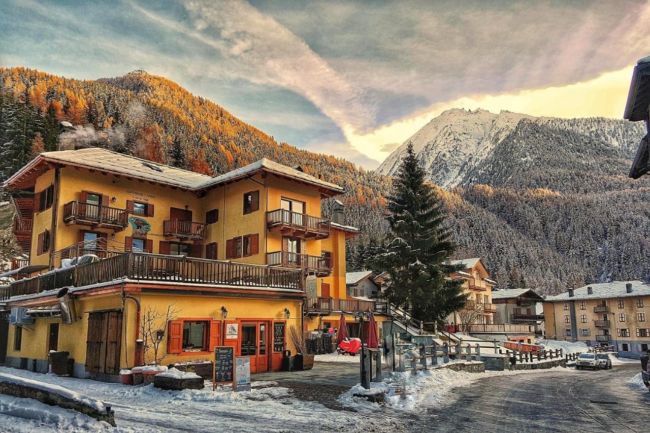 Hotel Le Nid De L'Aigle Champoluc Exterior foto